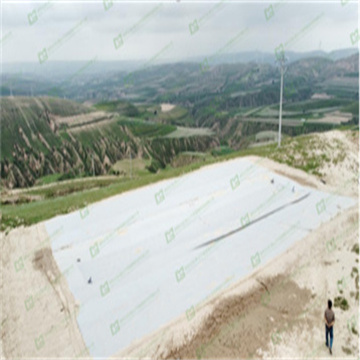 陕西榆林市建设的新型软体集雨窖发挥了抗旱大作用